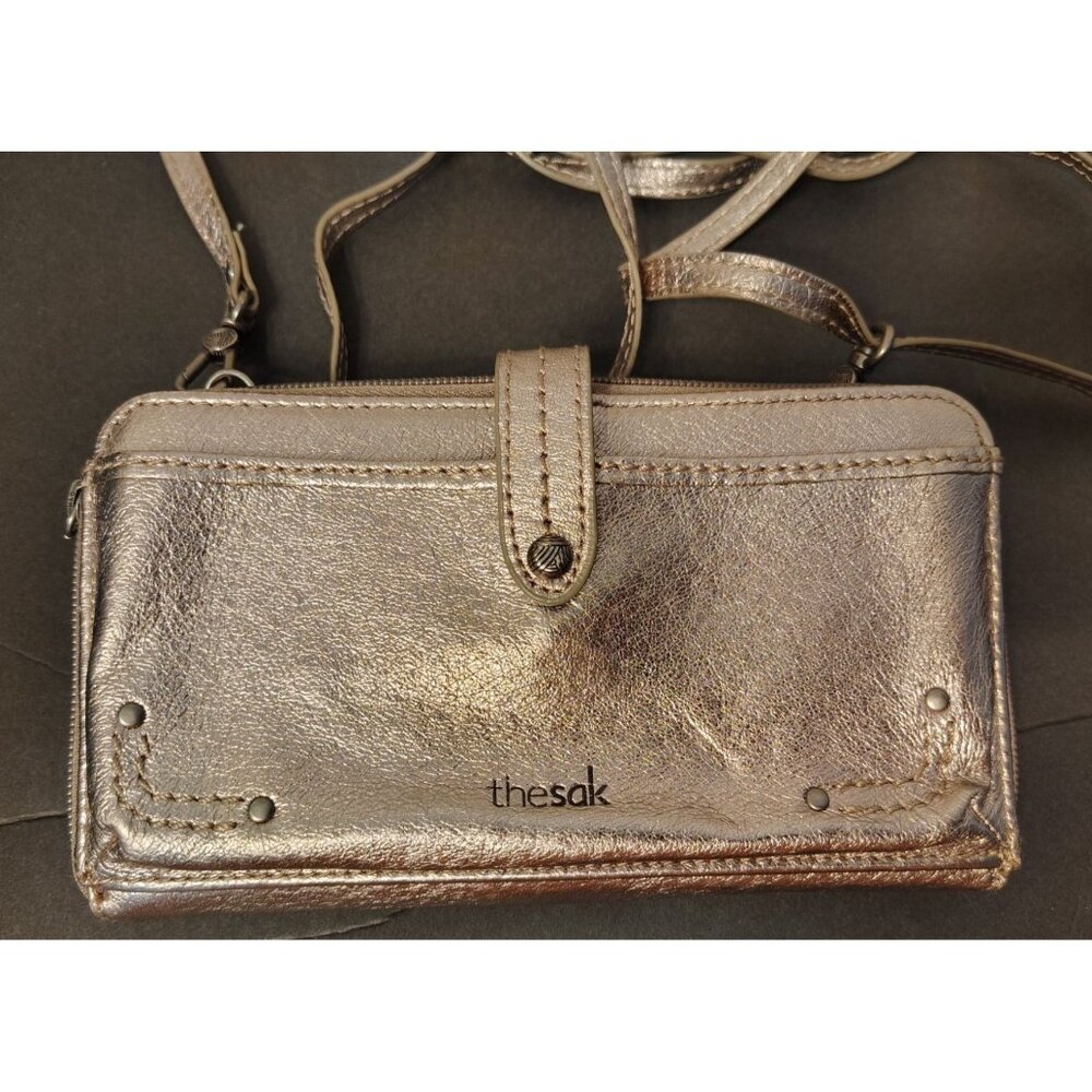 The Sak Metallic Bronze Gold Crossbody Purse Wallet Adjustable Strap Zip Close